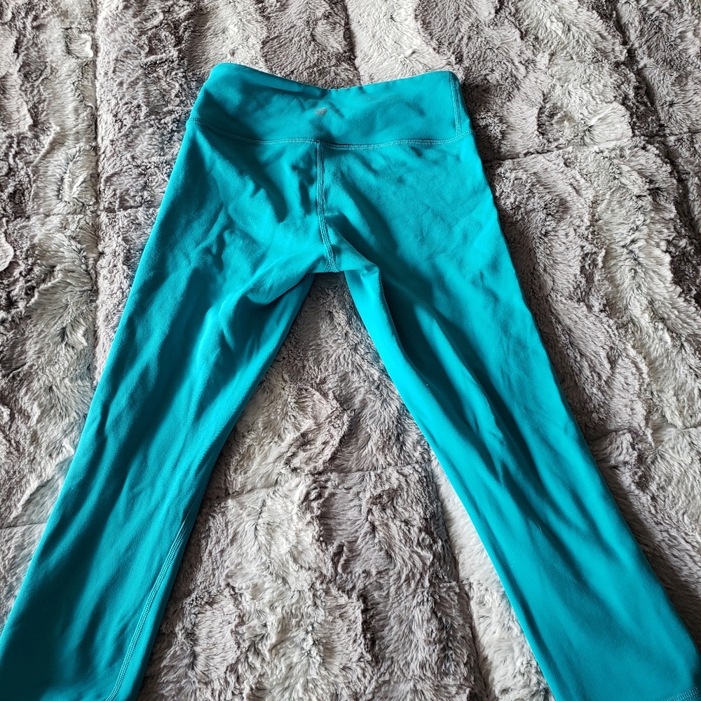 Lululemon crops